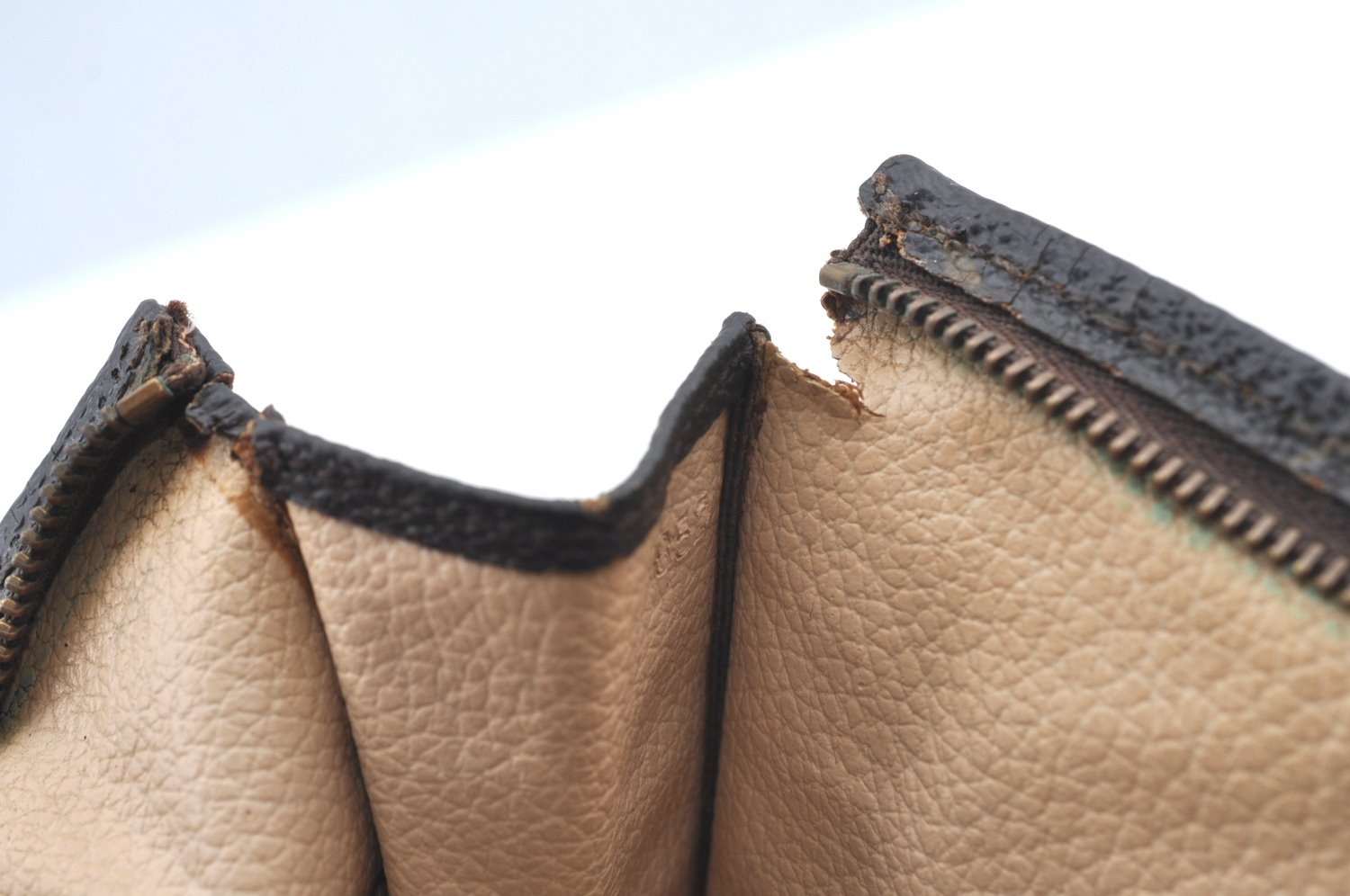 Authentic Louis Vuitton Monogram Poche Toilette 26 M47542 Cosmetics Pouch K5050