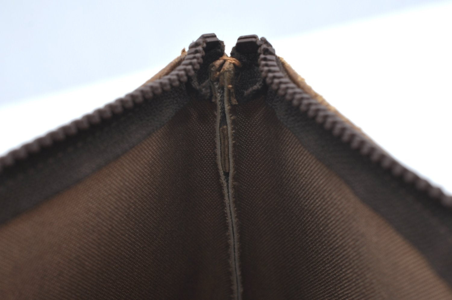 Authentic GUCCI GG Plus Clutch Hand Bag Purse GG PVC Leather Brown K5051