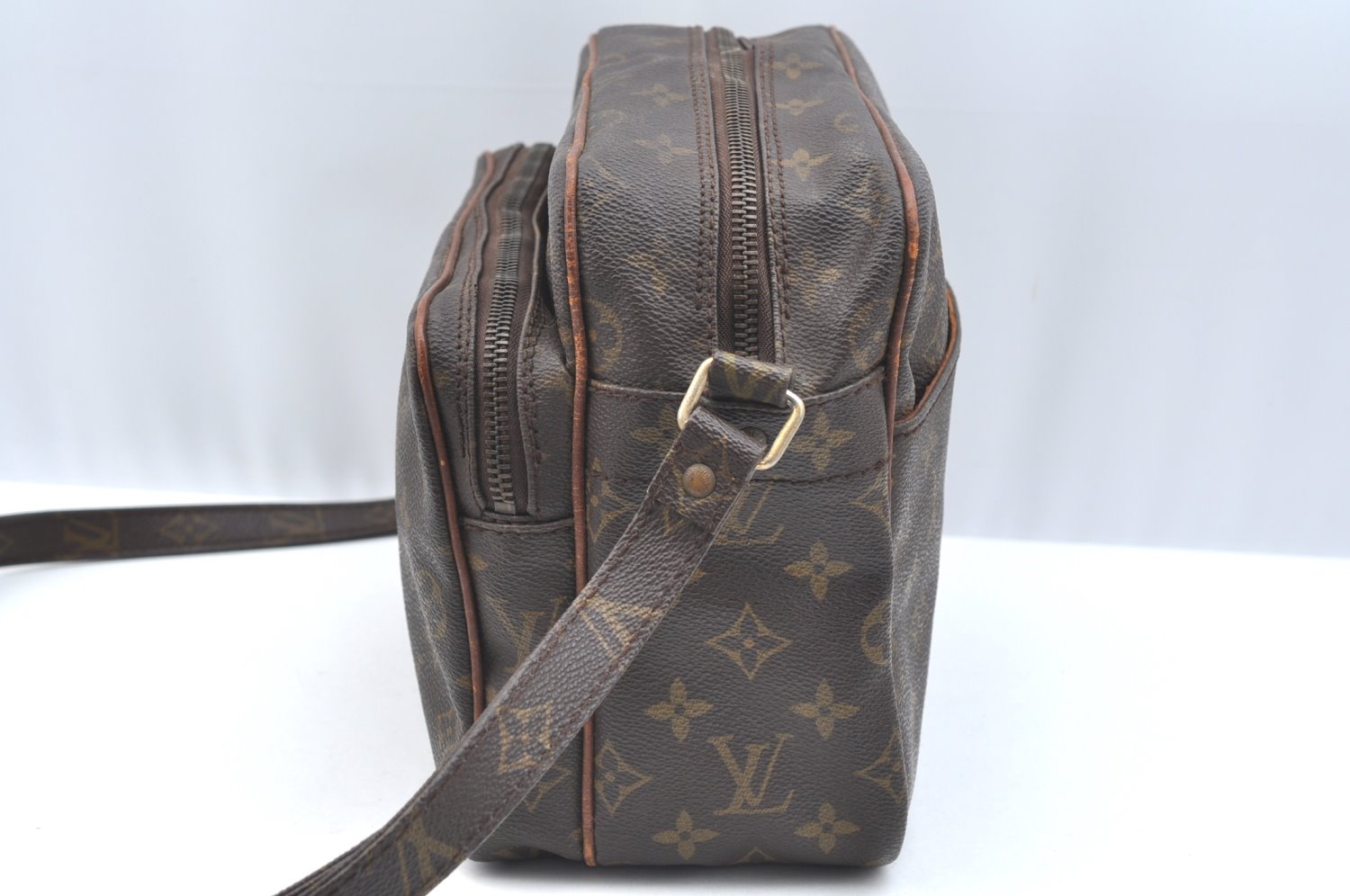 Authentic Louis Vuitton Monogram Nile Shoulder Cross Body Bag Old Model LV K5069