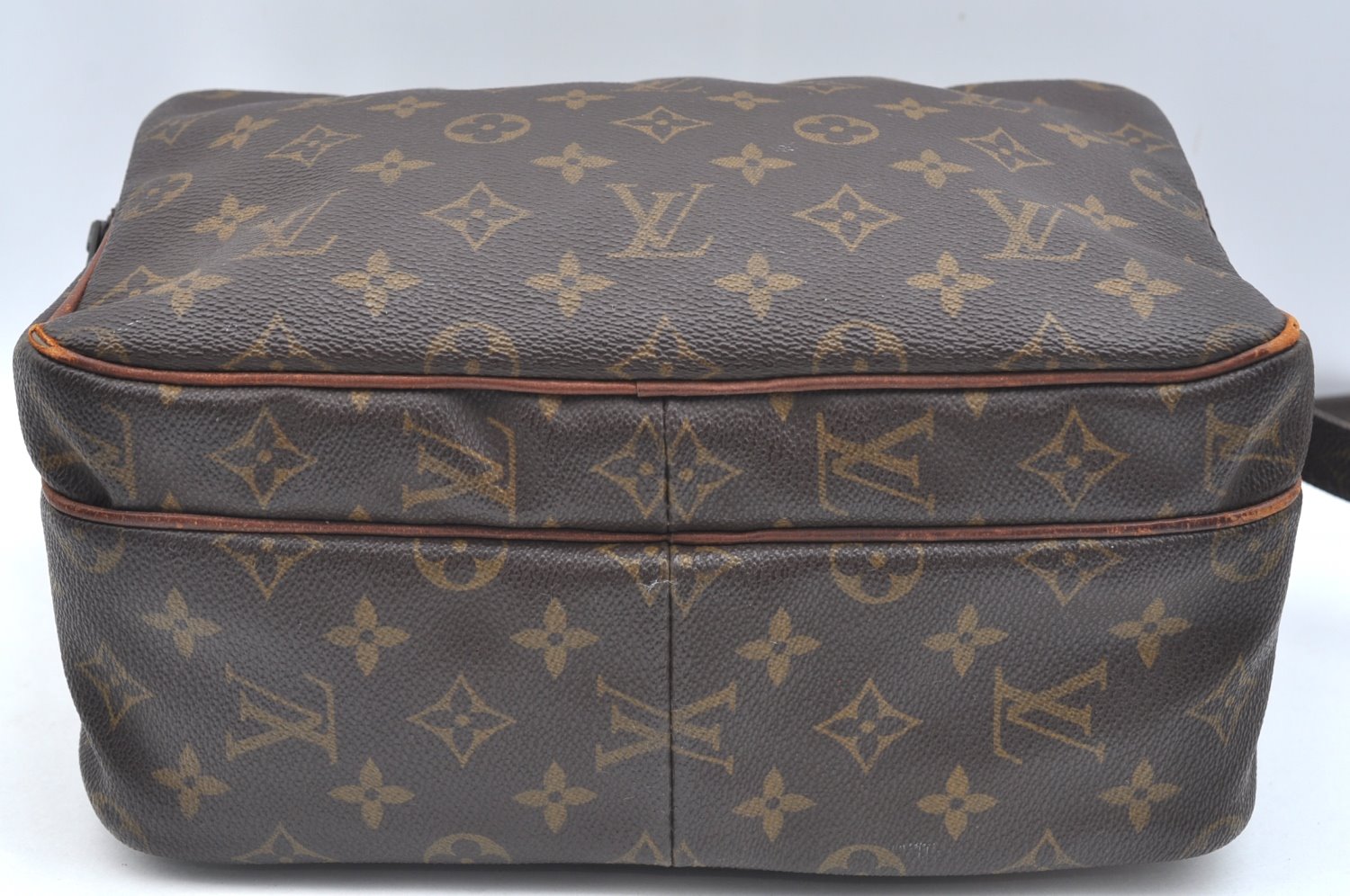 Authentic Louis Vuitton Monogram Nile Shoulder Cross Body Bag Old Model LV K5069
