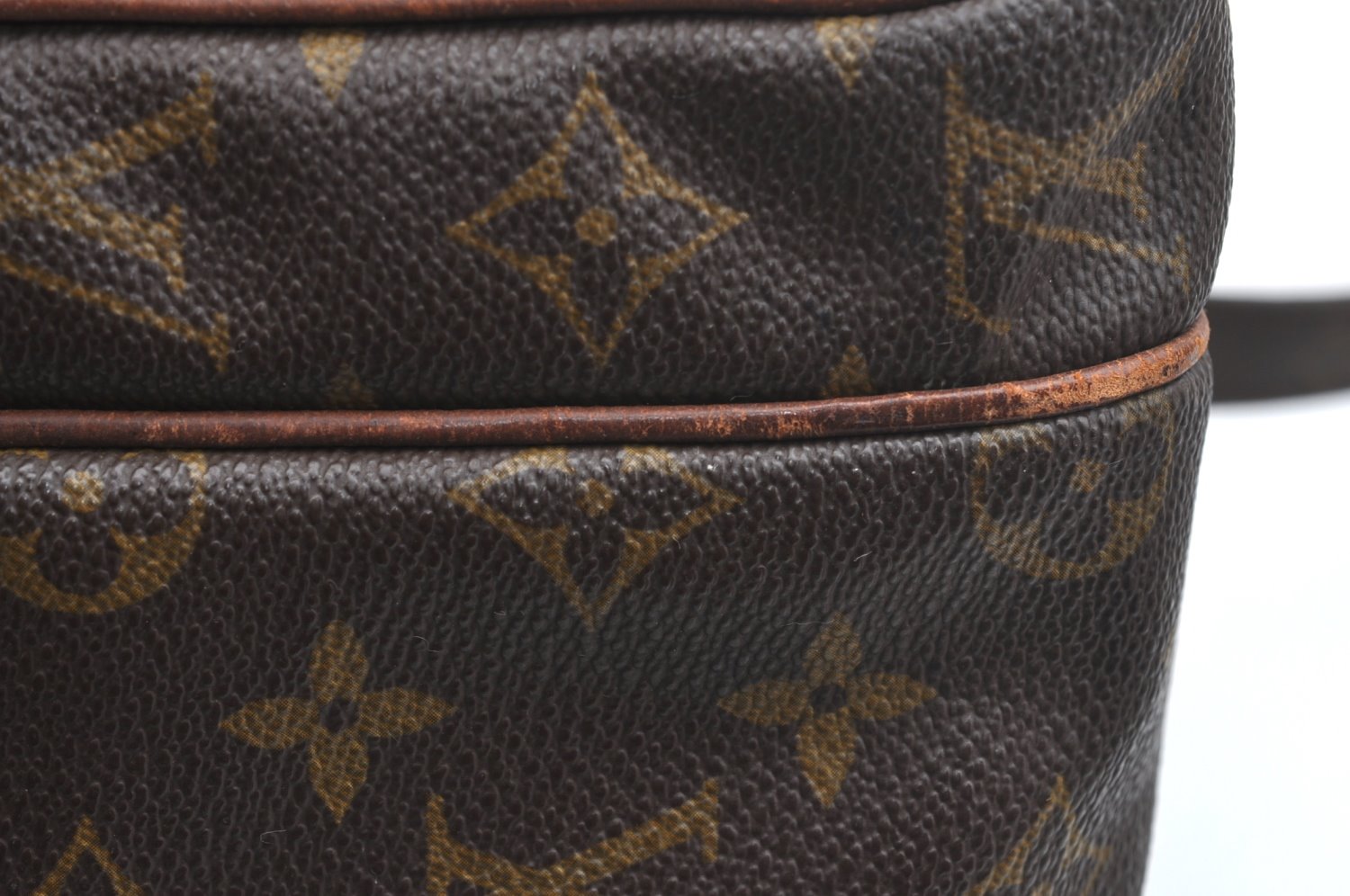 Authentic Louis Vuitton Monogram Nile Shoulder Cross Body Bag Old Model LV K5069