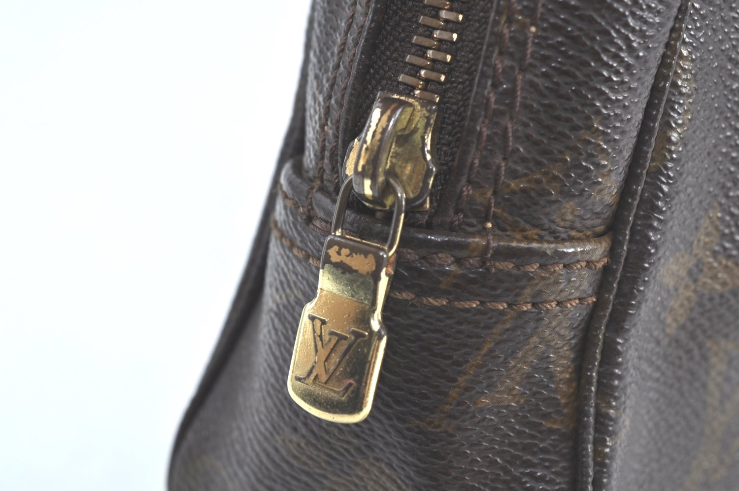 Auth Louis Vuitton Monogram Trousse Toilette 23 Clutch Hand Bag M47524 LV K5088