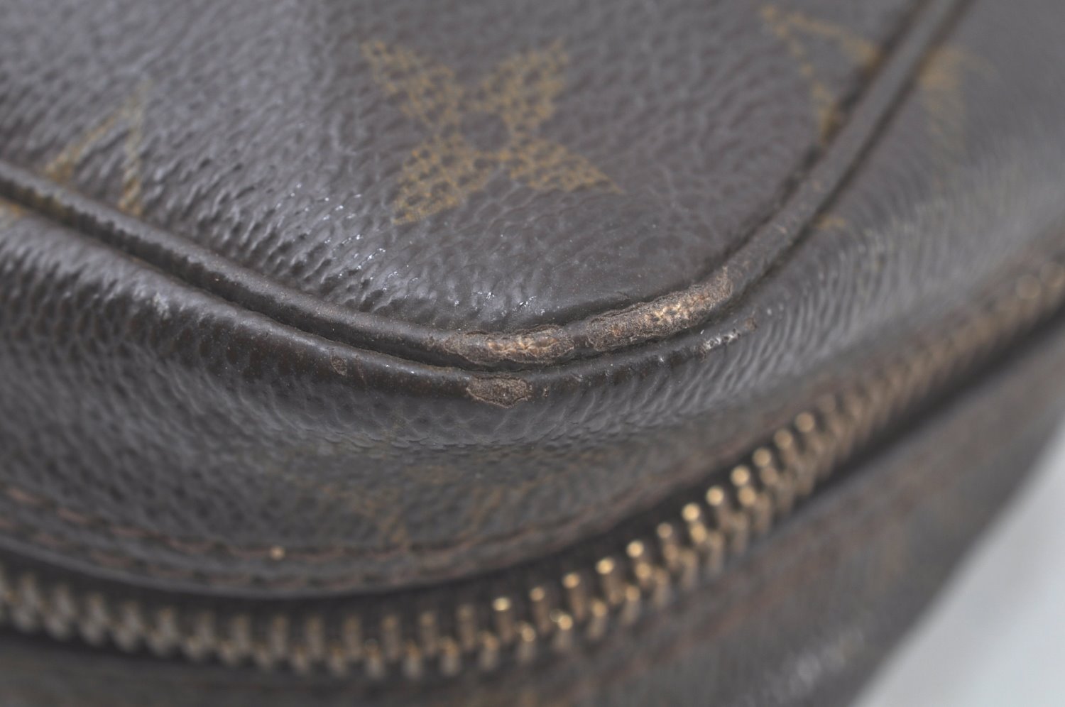 Auth Louis Vuitton Monogram Trousse Toilette 23 Clutch Hand Bag M47524 LV K5088