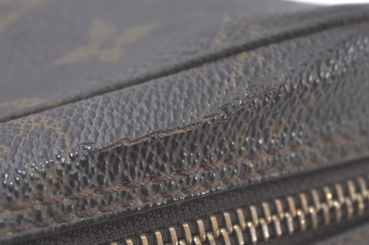 Auth Louis Vuitton Monogram Trousse Toilette 23 Clutch Hand Bag M47524 LV K5088