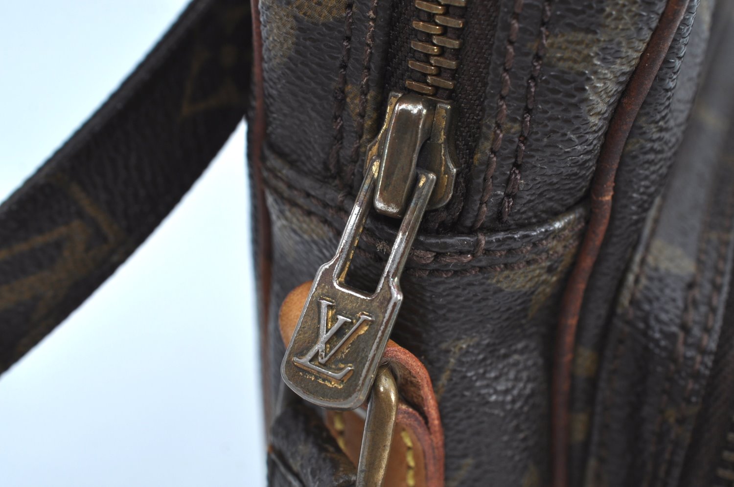 Authentic Louis Vuitton Monogram Amazone Shoulder Cross Body Bag M45236 LV K5093