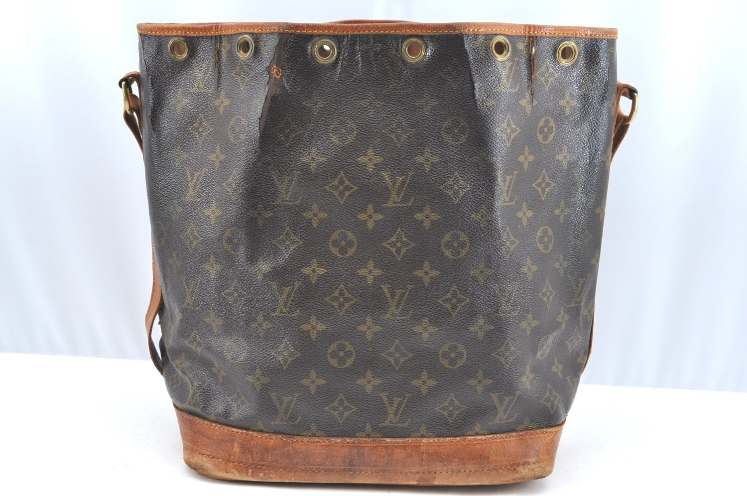 Authentic Louis Vuitton Monogram Noe Shoulder Drawstring Bag Old Model LV K5097