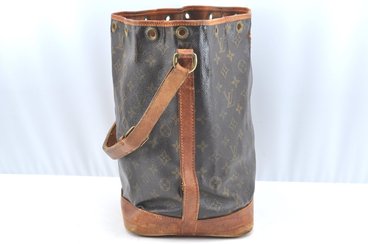 Authentic Louis Vuitton Monogram Noe Shoulder Drawstring Bag Old Model LV K5097