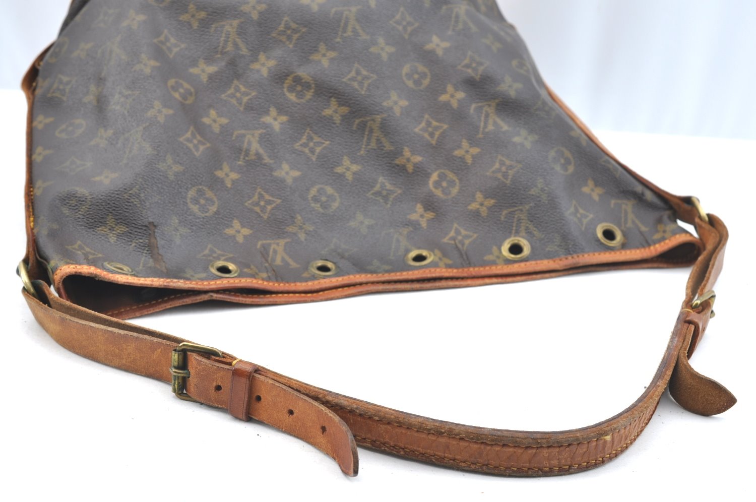Authentic Louis Vuitton Monogram Noe Shoulder Drawstring Bag Old Model LV K5097