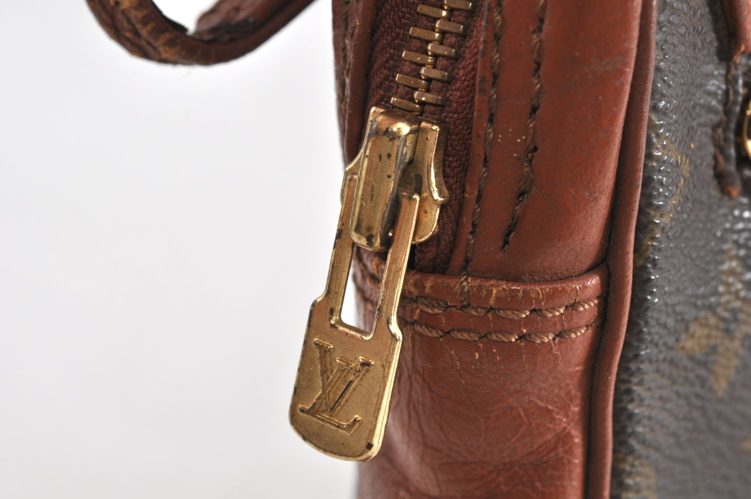 Authentic Louis Vuitton Monogram Pochette Sport Clutch Hand Bag Old Model K5105