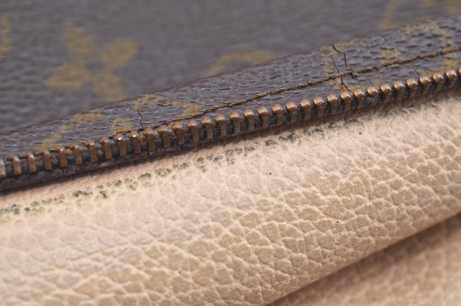 Auth Louis Vuitton Monogram Poche Toilette 26 Cosmetics Pouch Old Model LV K5129