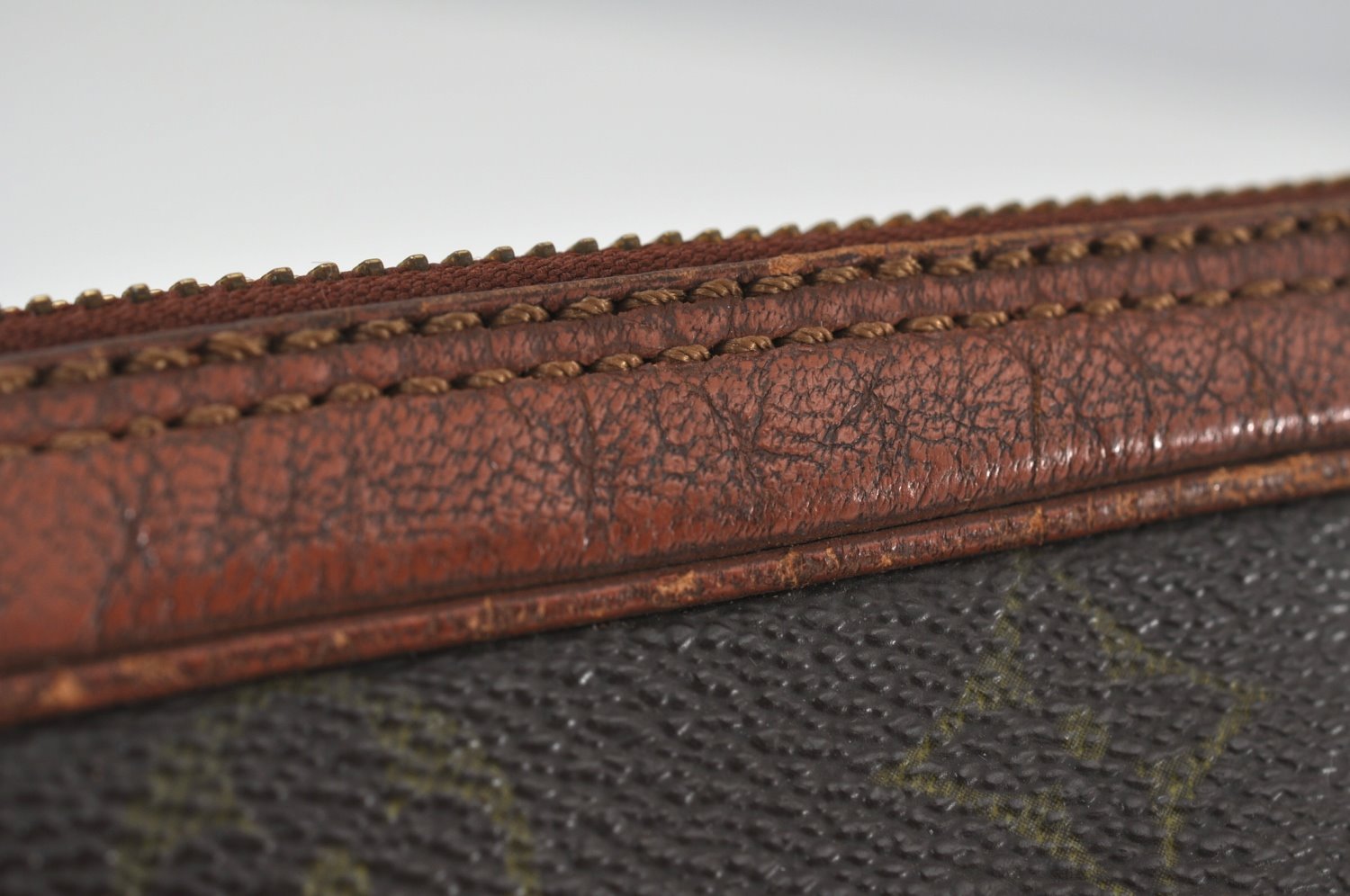 Authentic Louis Vuitton Monogram Pochette Sport Clutch Hand Bag Old Model K5131