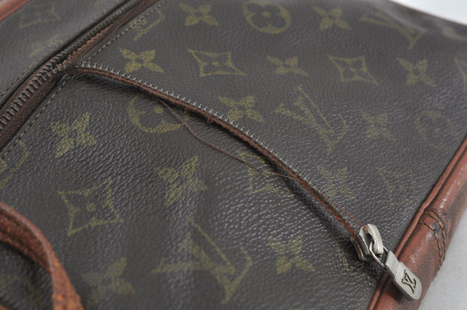 Authentic Louis Vuitton Monogram Pochette Sport Clutch Hand Bag Old Model K5131