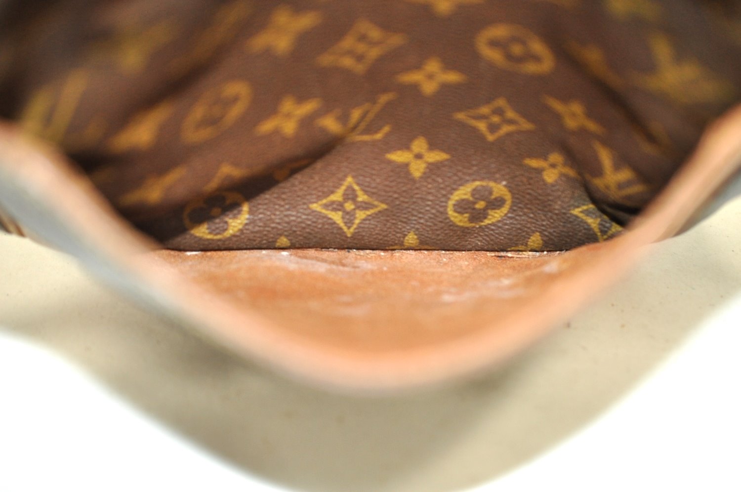 Authentic Louis Vuitton Monogram Danube GM Shoulder Cross Bag M45262 LV K5210