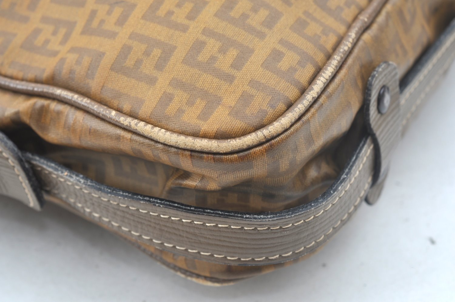 Authentic FENDI Zucchino Shoulder Cross Body Bag Purse PVC Leather Brown K5216