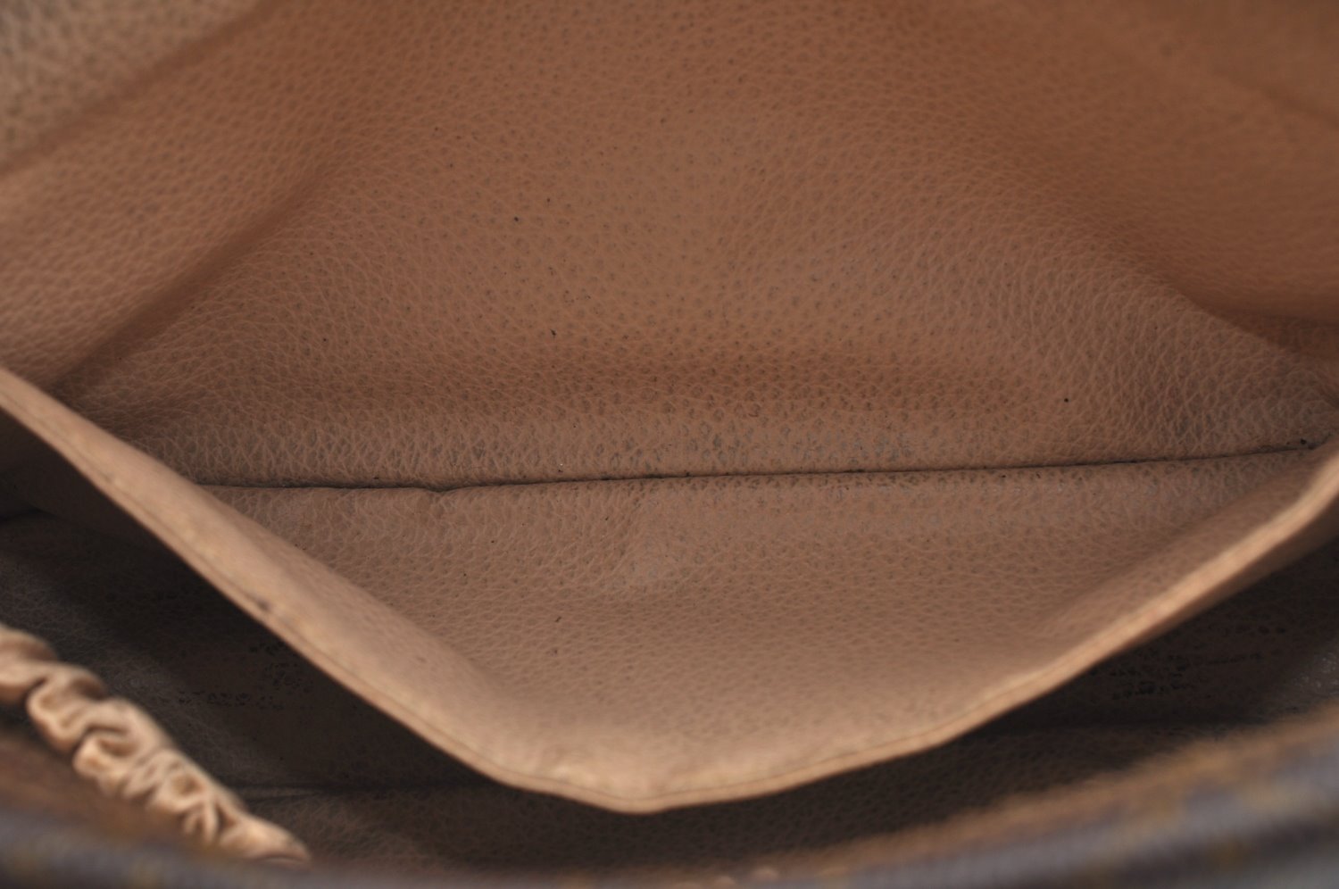 Auth Louis Vuitton Monogram Trousse Toilette 23 Clutch Hand Bag Old Model K5228