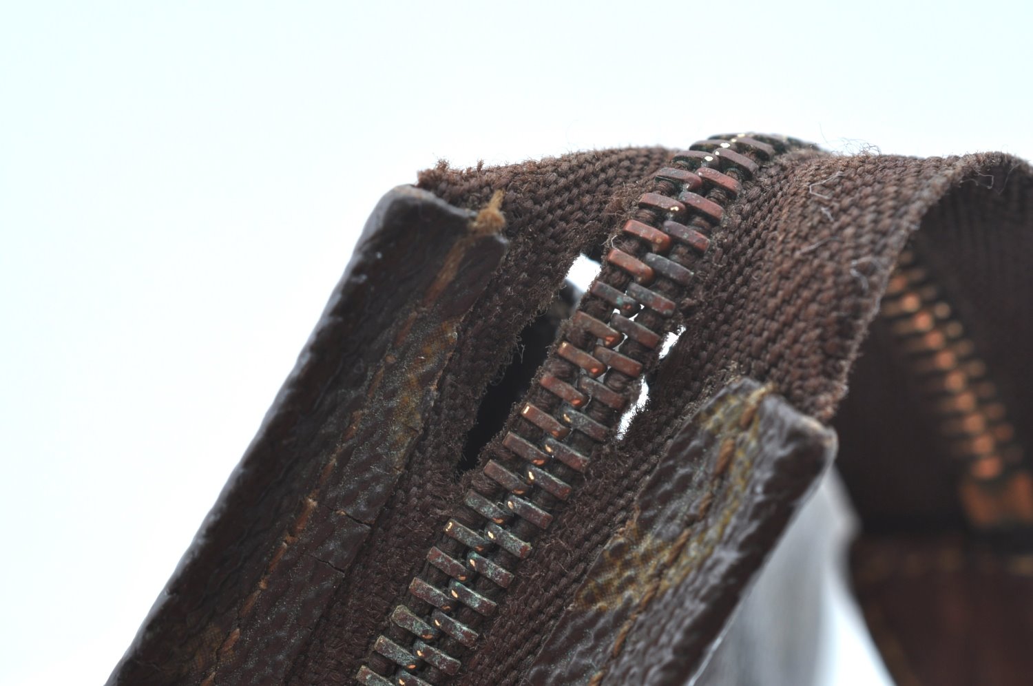 Authentic Louis Vuitton Monogram Poche Toilette 26 M47542 Cosmetics Pouch K5328