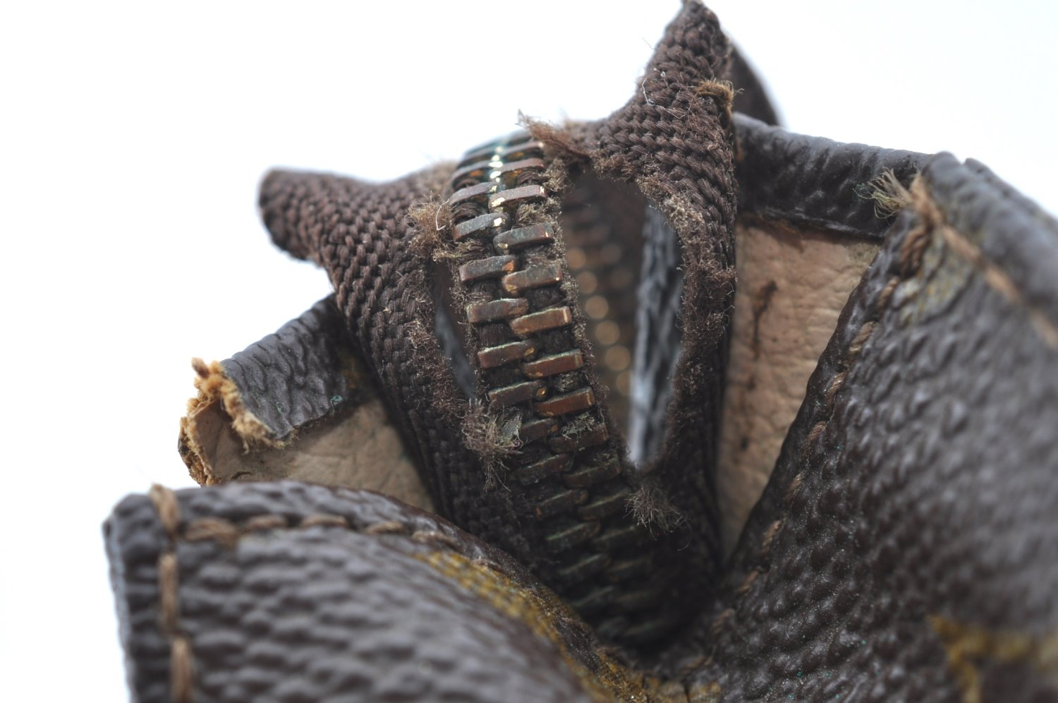 Authentic Louis Vuitton Monogram Poche Toilette 26 M47542 Cosmetics Pouch K5328