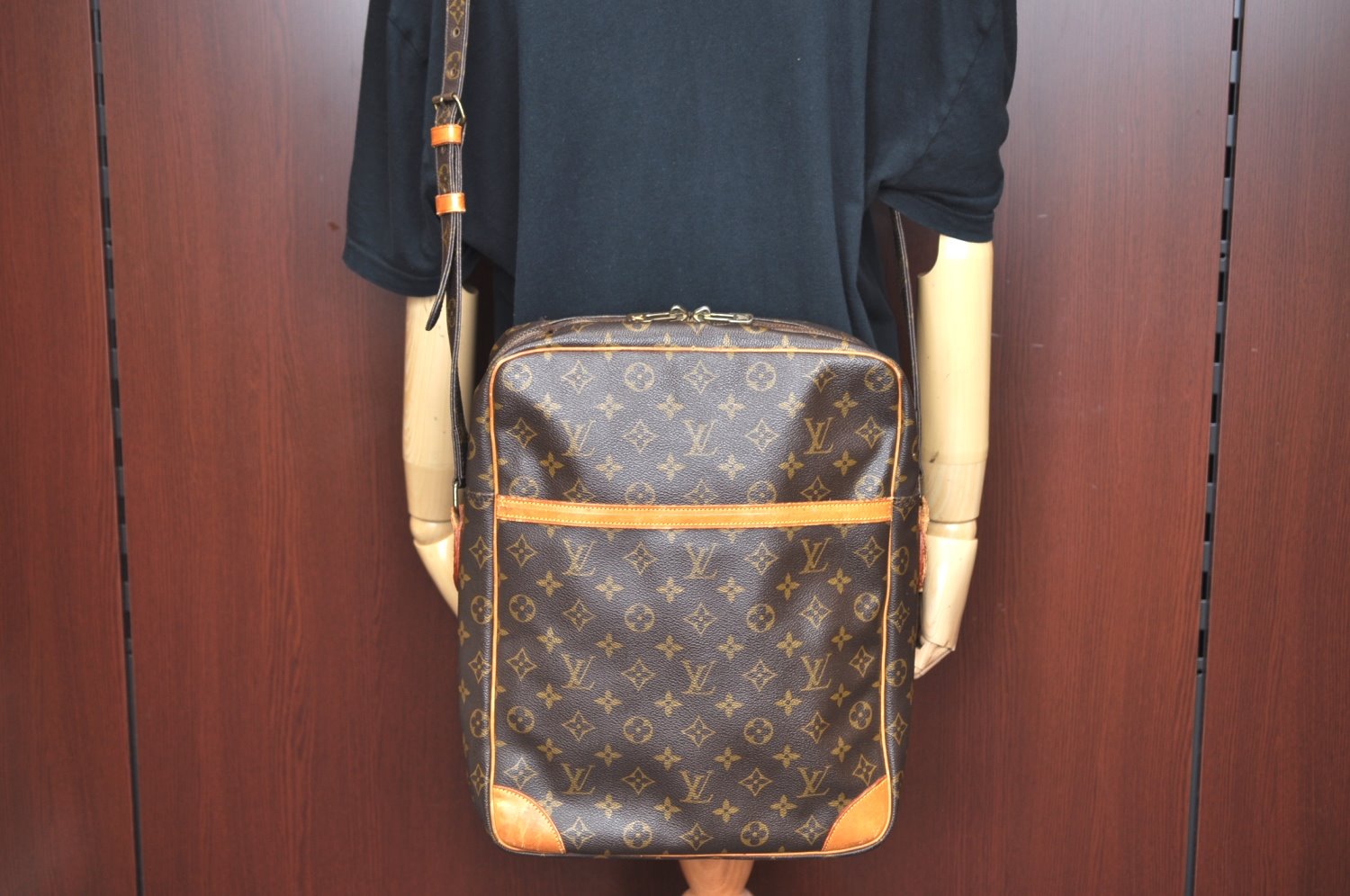Authentic Louis Vuitton Monogram Danube 28 Shoulder Cross Body Bag LV K5333