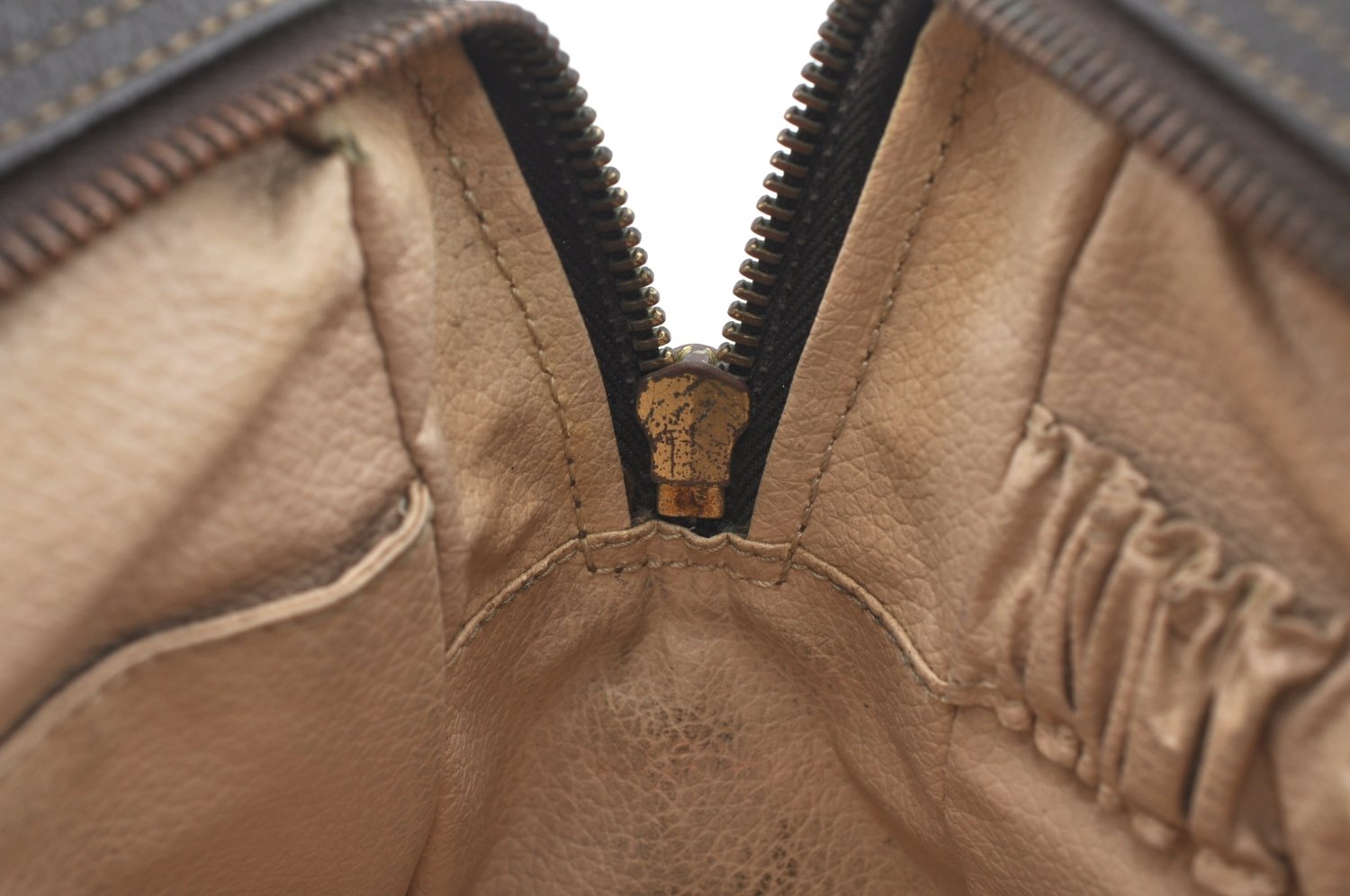 Auth Louis Vuitton Monogram Trousse Toilette 28 Clutch Hand Bag M47522 LV K5383