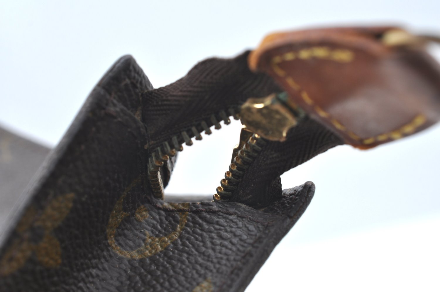 Authentic Louis Vuitton Monogram Pouch For Bucket PM LV K5472