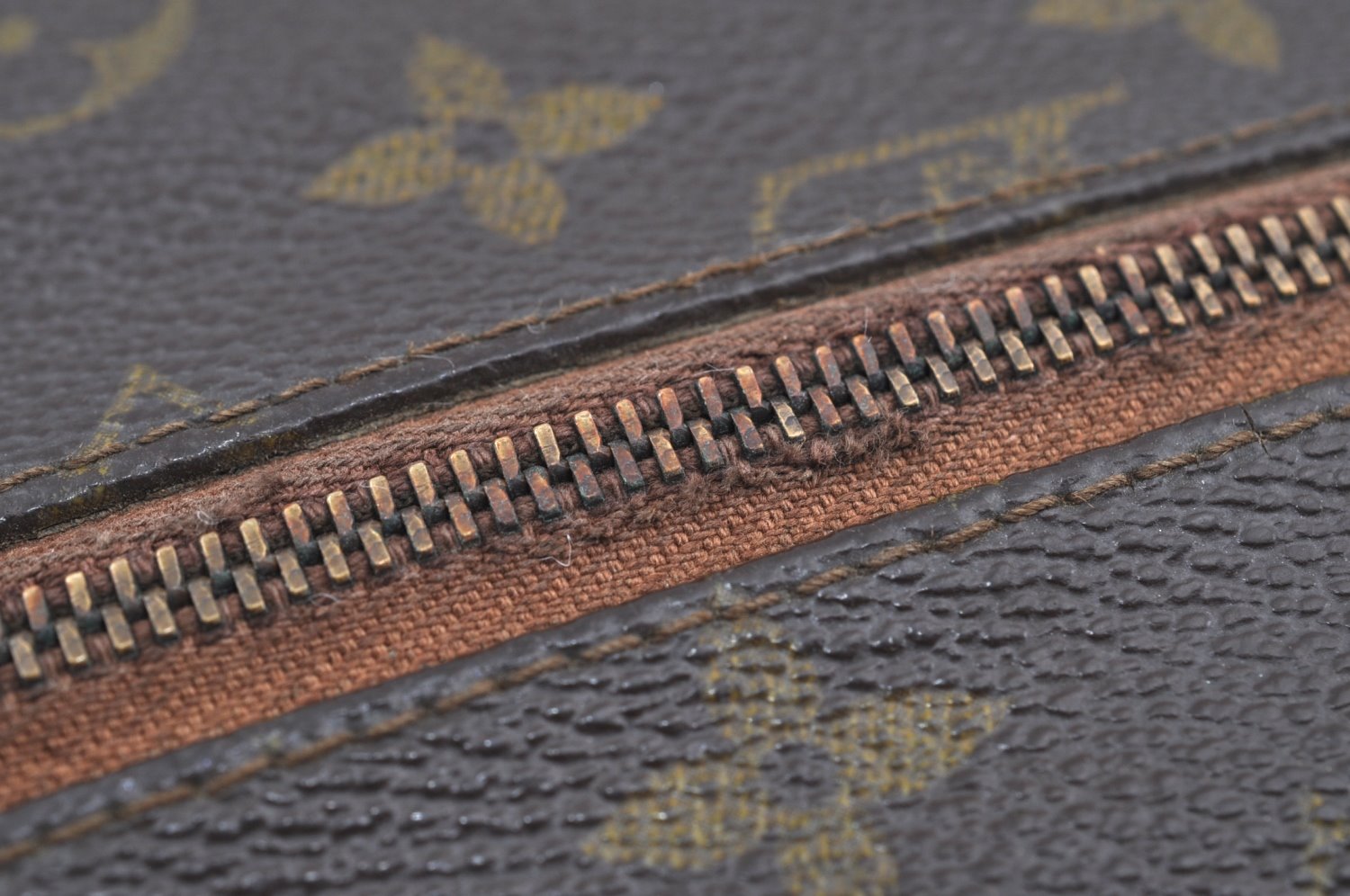 Authentic Louis Vuitton Monogram Pochette Sport Clutch Hand Bag Old Model K5503