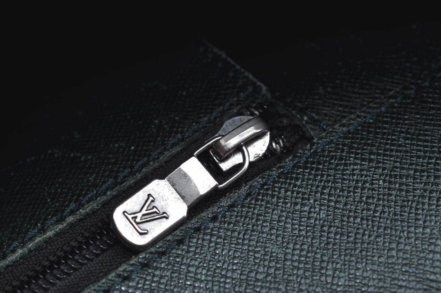 Auth Louis Vuitton Taiga Volga Document case Clutch Bag Green M30204 LV K5522