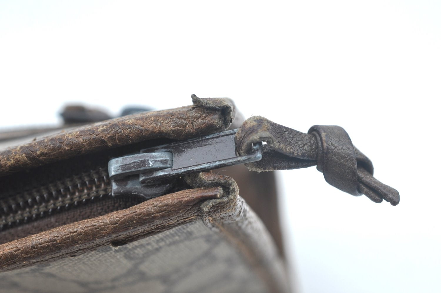 Authentic GUCCI GG Plus Clutch Hand Bag Purse PVC Leather Brown K5556