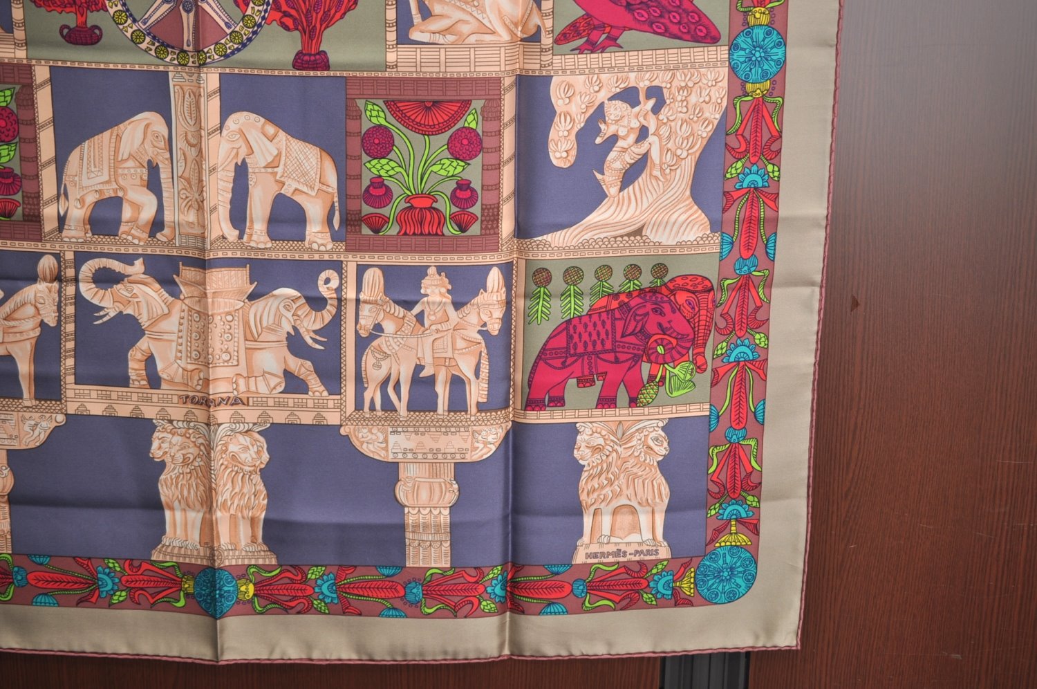 Authentic HERMES Carre 90 Scarf 