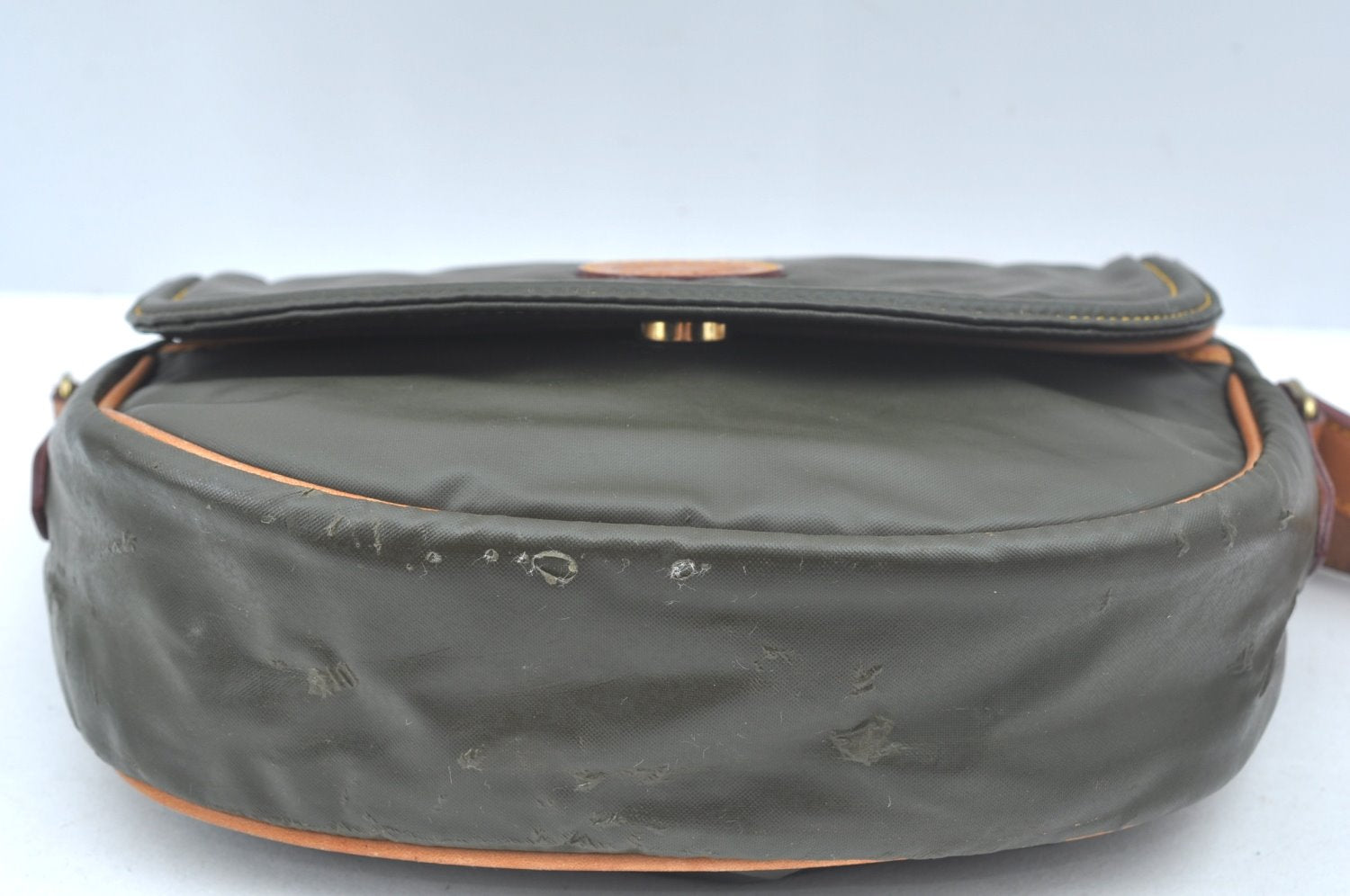 Authentic HUNTING WORLD Logo Shoulder Cross Body Bag PVC Leather Khaki K5561