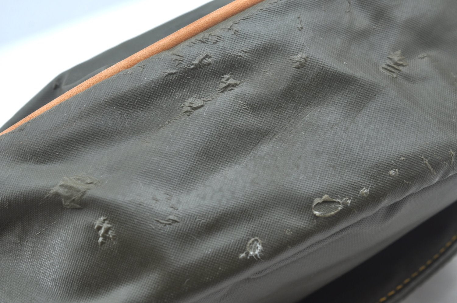 Authentic HUNTING WORLD Logo Shoulder Cross Body Bag PVC Leather Khaki K5561