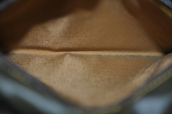 Authentic HUNTING WORLD Logo Shoulder Cross Body Bag PVC Leather Khaki K5561