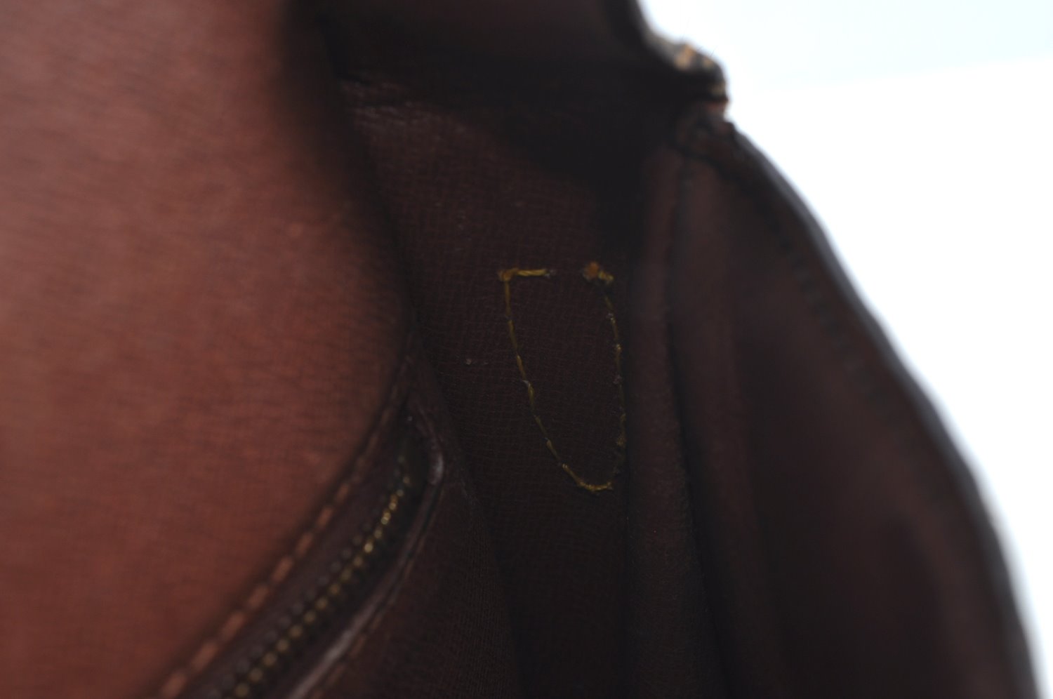 Authentic Louis Vuitton Monogram Saint Cloud MM M51243 Shoulder Cross Bag Junk K5564