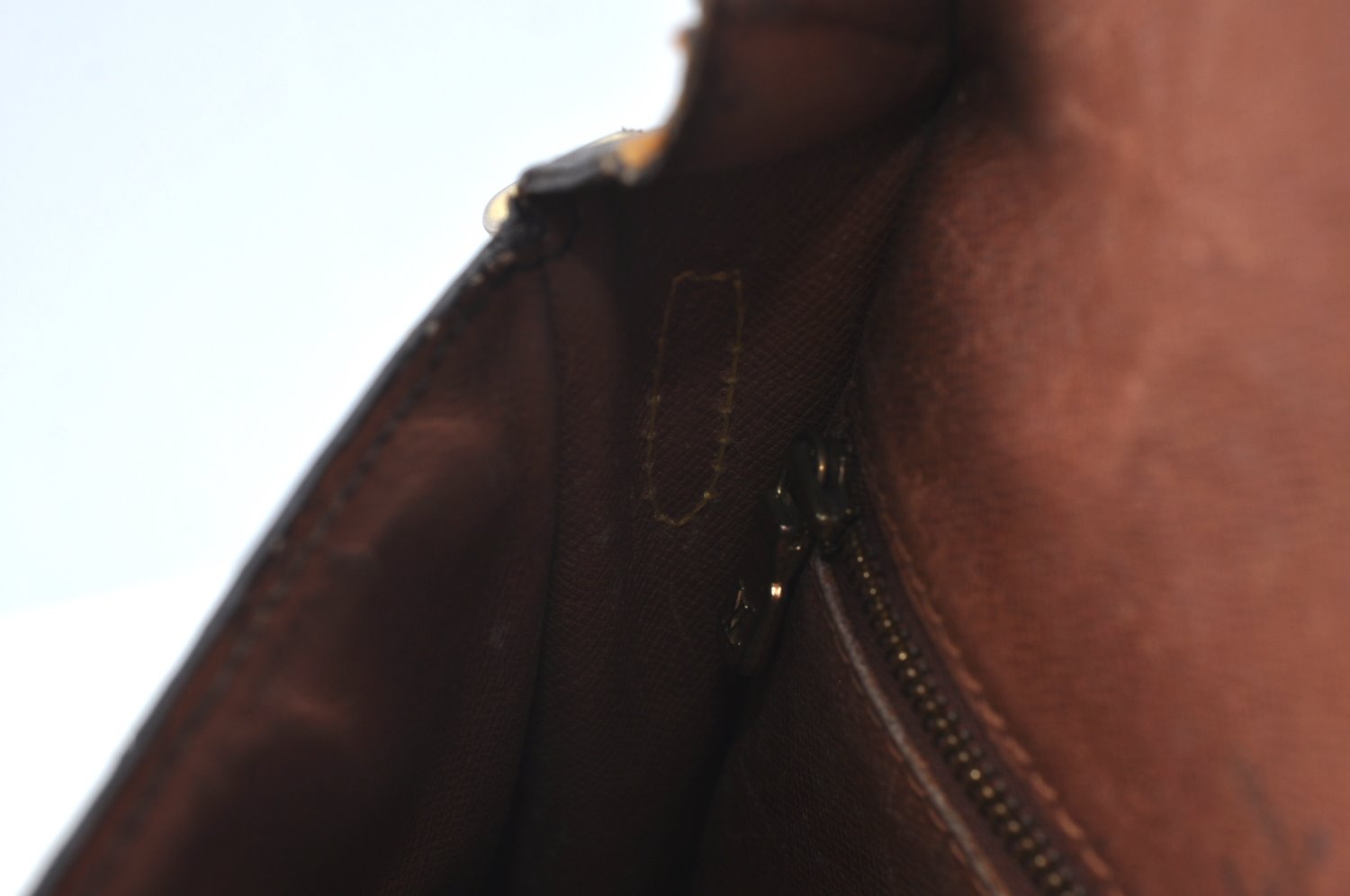 Authentic Louis Vuitton Monogram Saint Cloud MM M51243 Shoulder Cross Bag Junk K5564