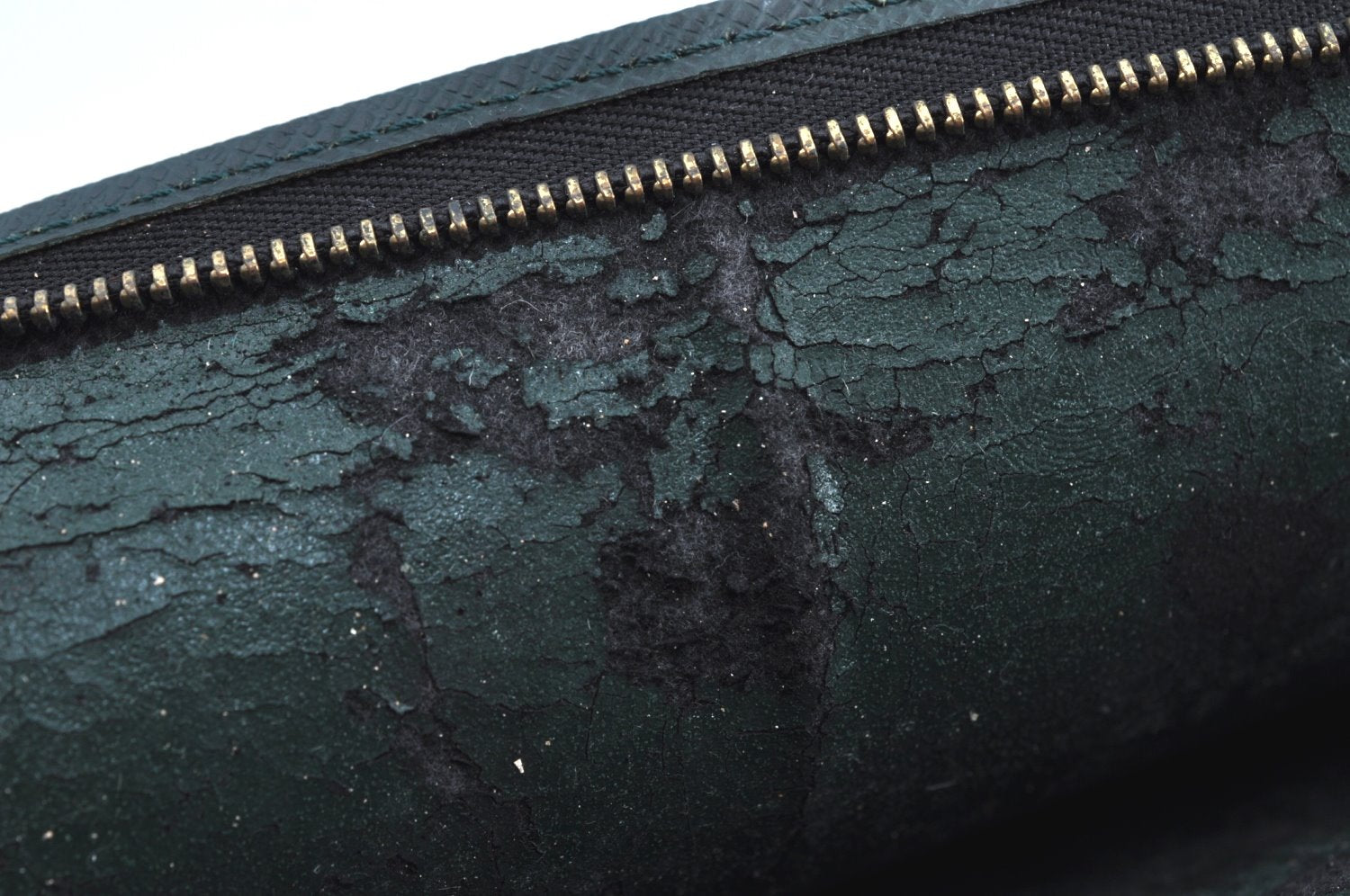 Auth Louis Vuitton Taiga Poche Toilette Cosmetics Pouch Green M99034 Junk K5572