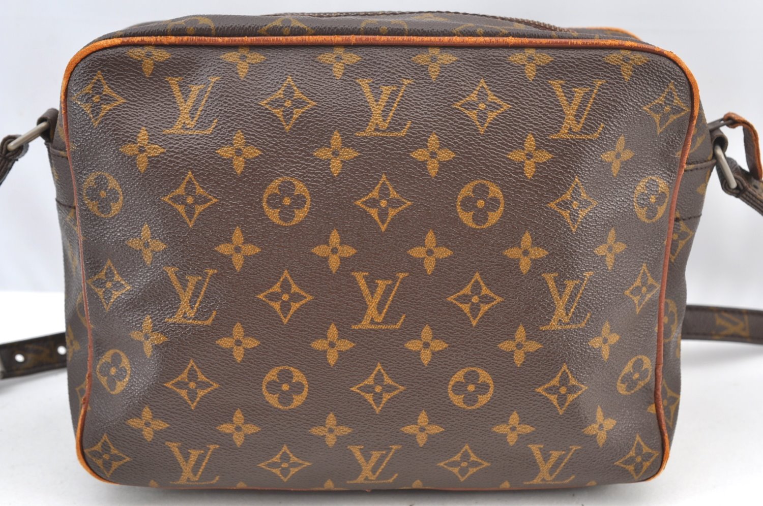 Authentic Louis Vuitton Monogram Nile Shoulder Cross Body Bag Old Model LV K5589