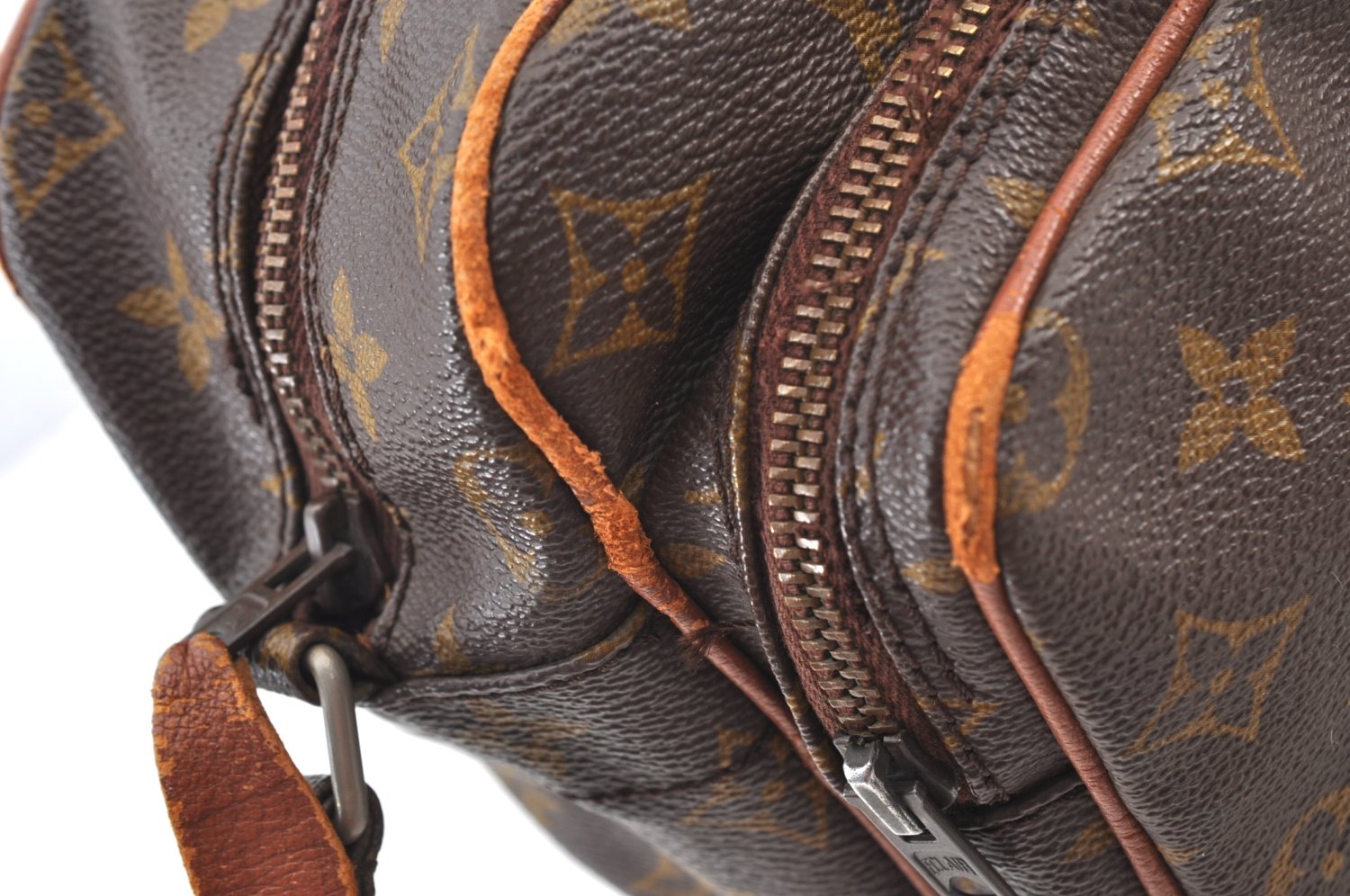 Authentic Louis Vuitton Monogram Nile Shoulder Cross Body Bag Old Model LV K5589