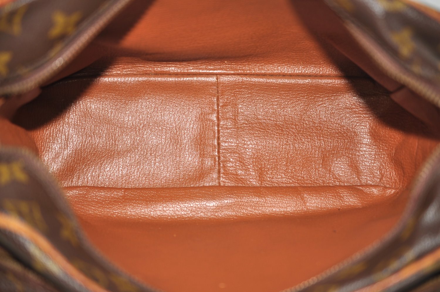 Authentic Louis Vuitton Monogram Nile Shoulder Cross Body Bag Old Model LV K5589