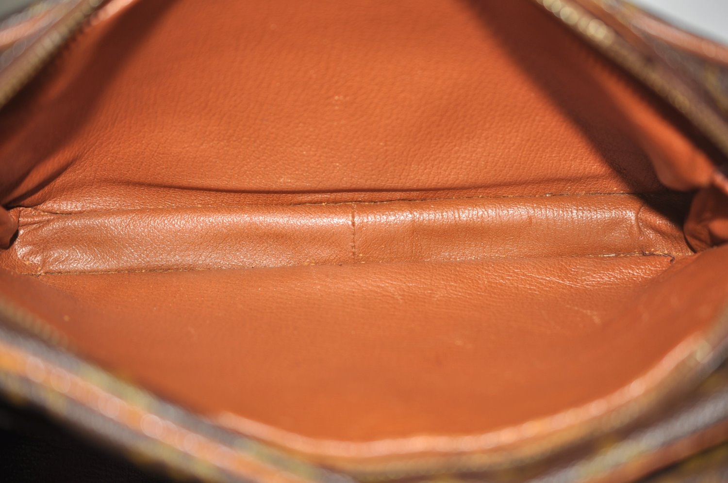 Authentic Louis Vuitton Monogram Nile Shoulder Cross Body Bag Old Model LV K5589