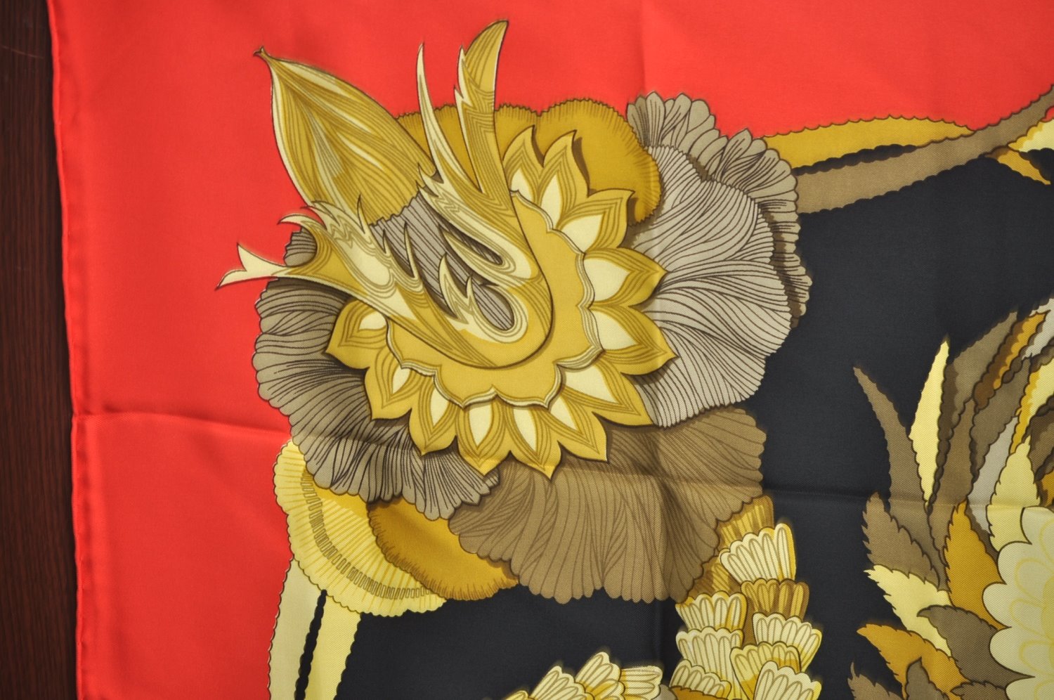 Authentic HERMES Carre 90 Scarf 