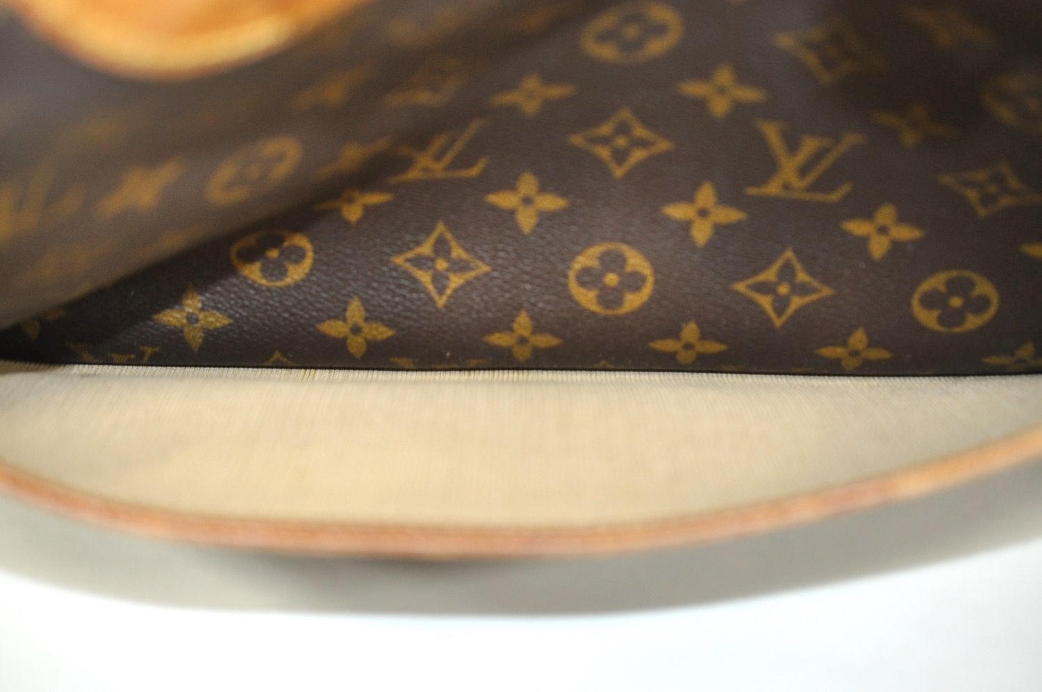 Authentic Louis Vuitton Monogram Deauville Hand Bag M47270 LV K5599