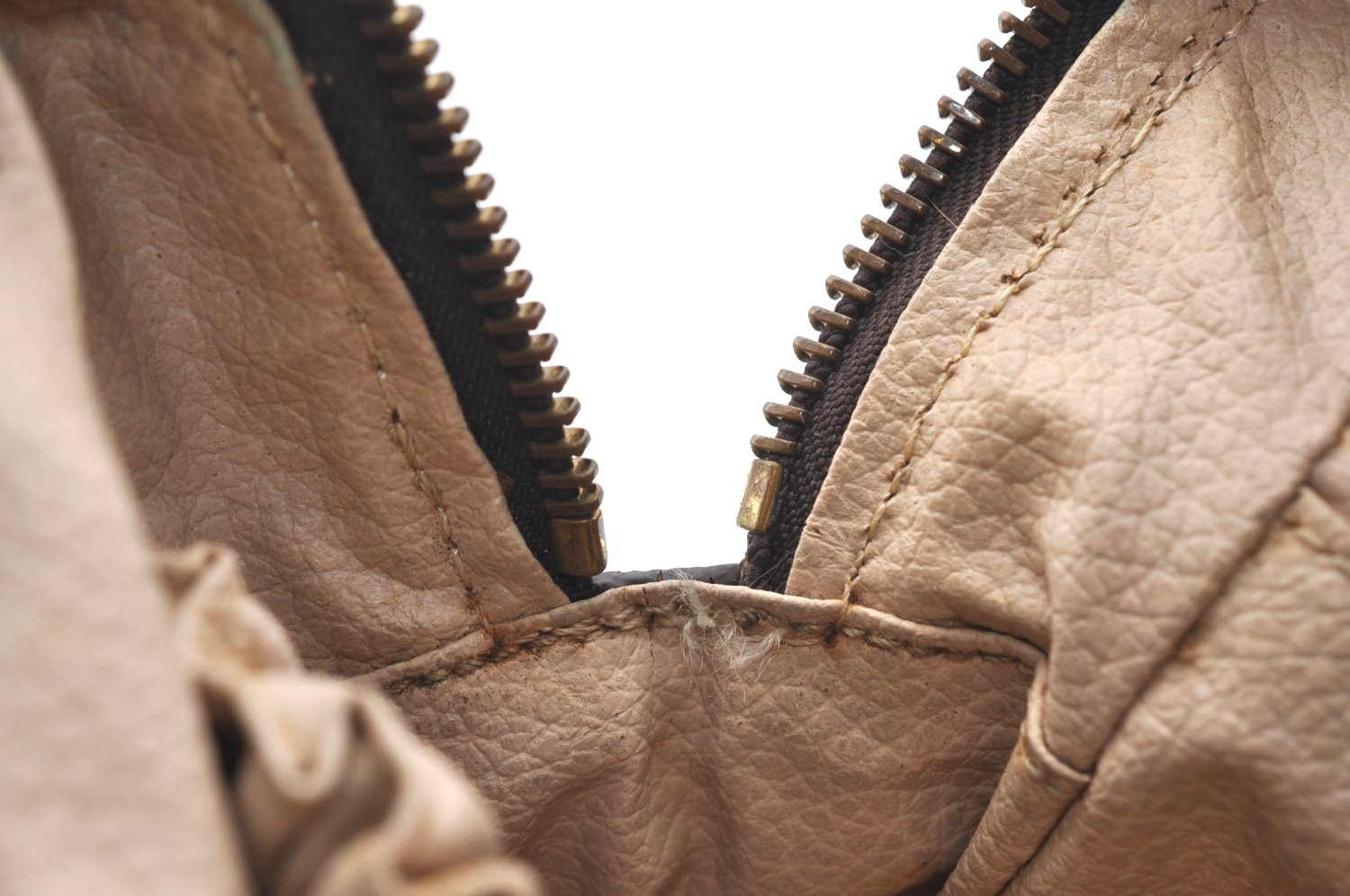 Auth Louis Vuitton Monogram Trousse Toilette 28 Clutch Hand Bag M47522 LV K5661