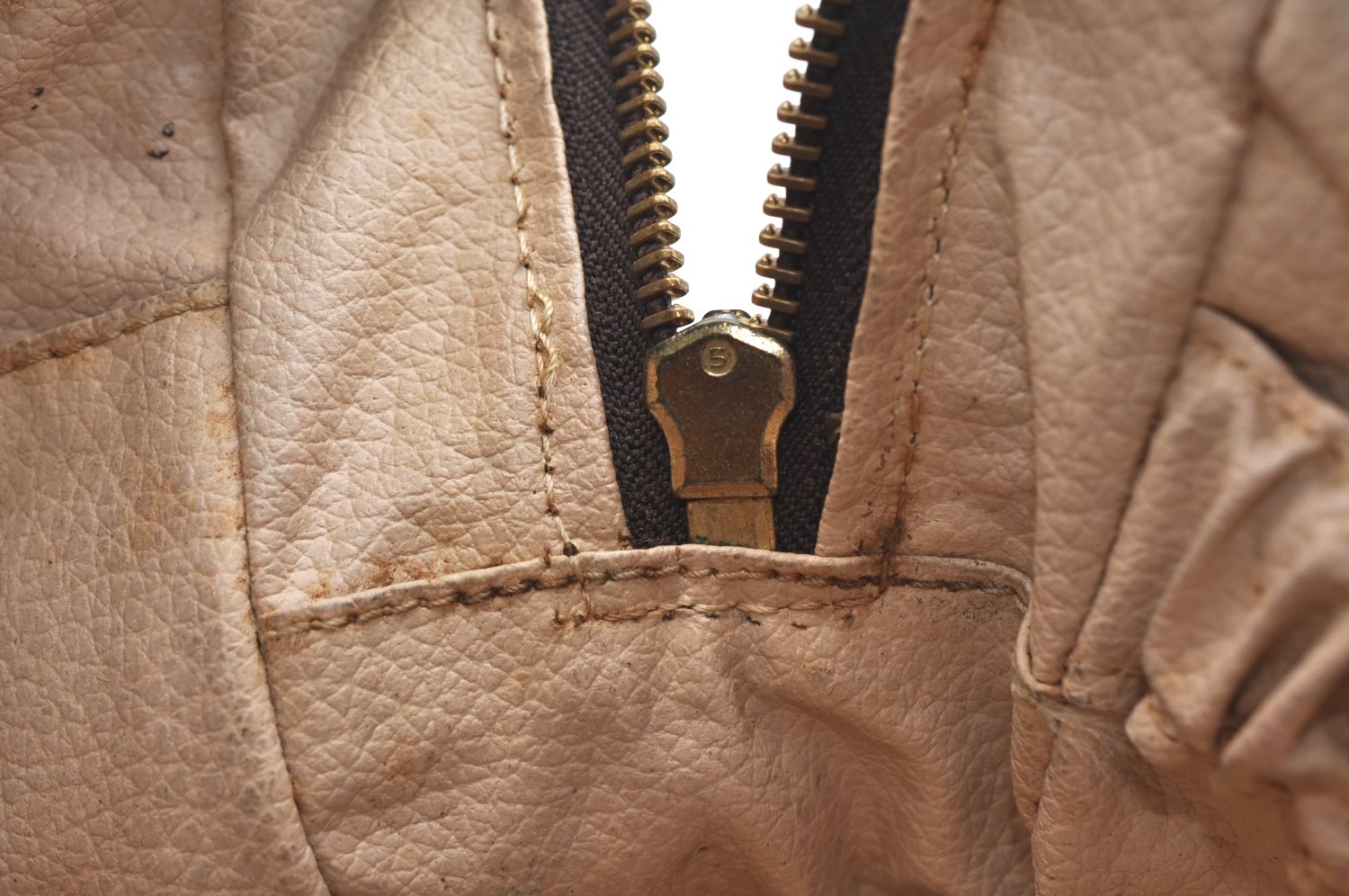 Auth Louis Vuitton Monogram Trousse Toilette 28 Clutch Hand Bag M47522 LV K5661