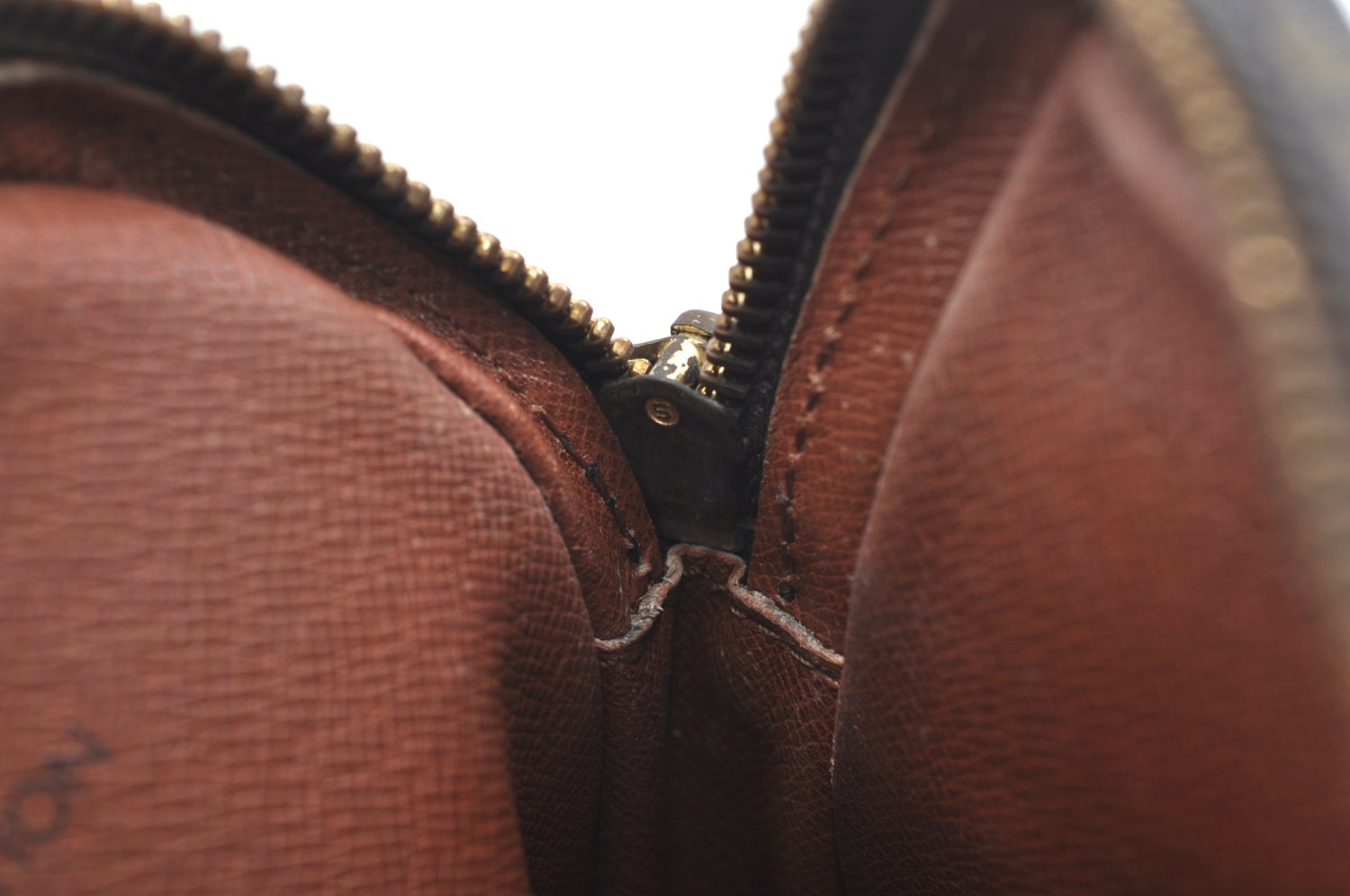 Auth Louis Vuitton Monogram Mini Poche Danube Shoulder Cross Bag M45268 LV K5665