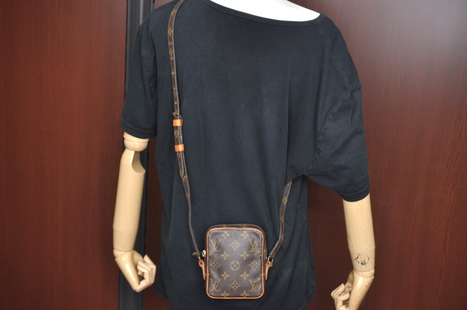 Auth Louis Vuitton Monogram Mini Poche Danube Shoulder Cross Bag M45268 LV K5665