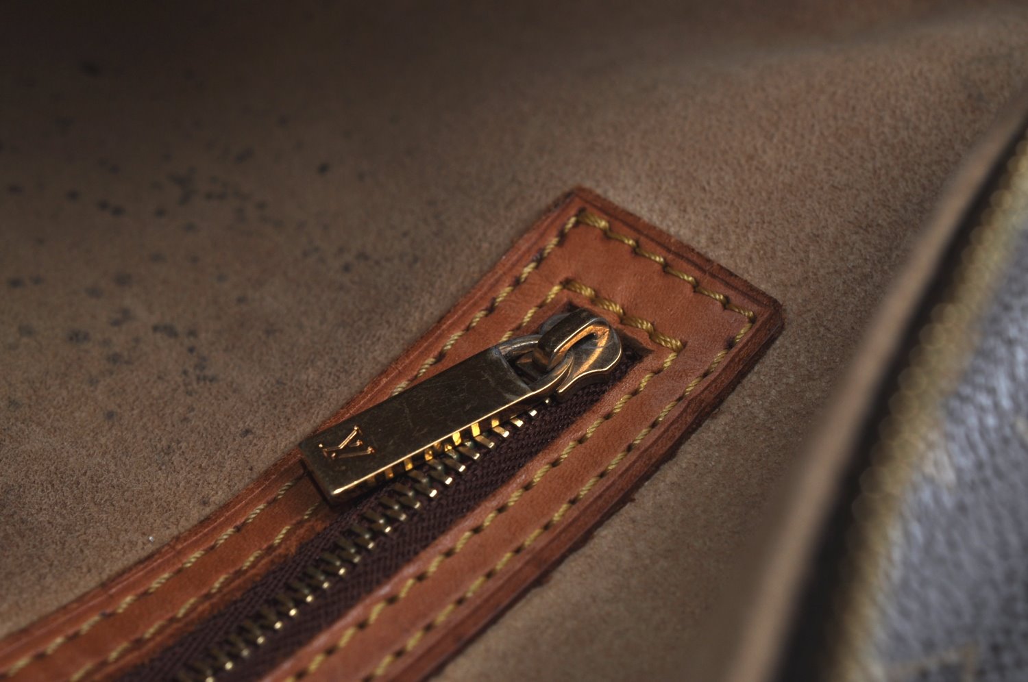 Authentic Louis Vuitton Monogram Cite GM Shoulder Bag M51181 LV Junk K5675