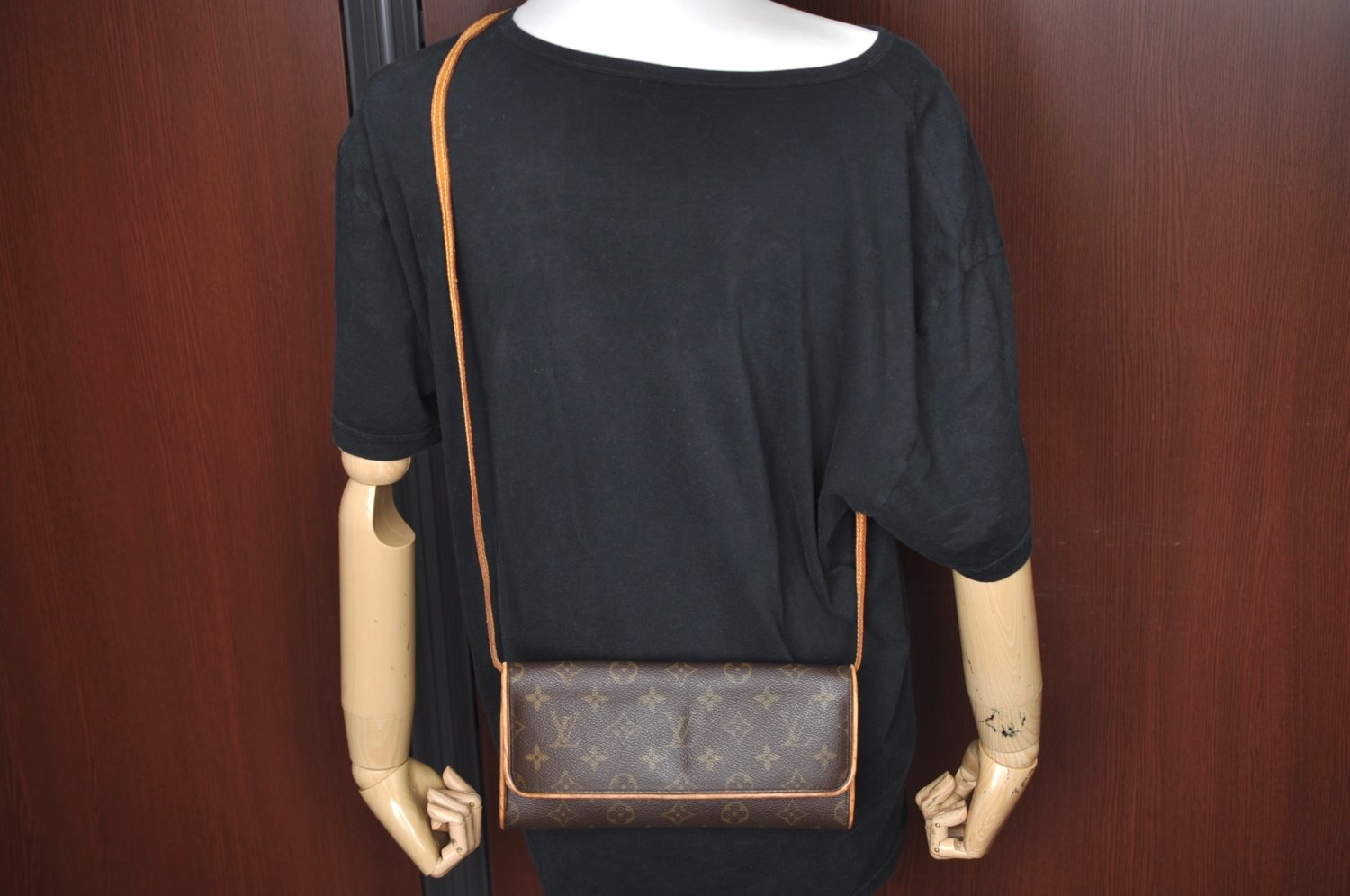 Authentic Louis Vuitton Monogram Pochette Twin GM Shoulder Bag M51852 LV K5688