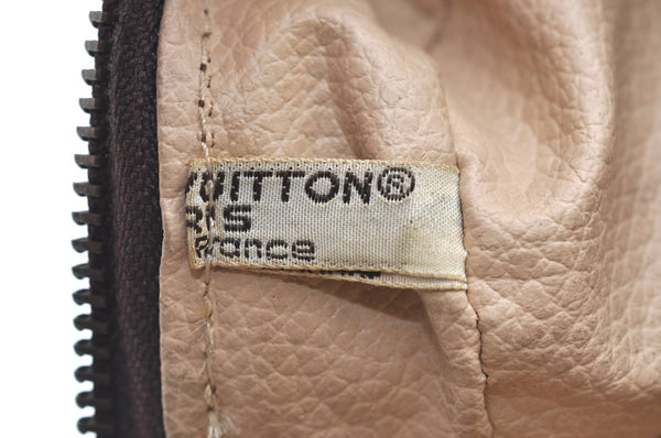 Auth Louis Vuitton Monogram Trousse Toilette 28 Clutch Hand Bag M47522 LV K5703