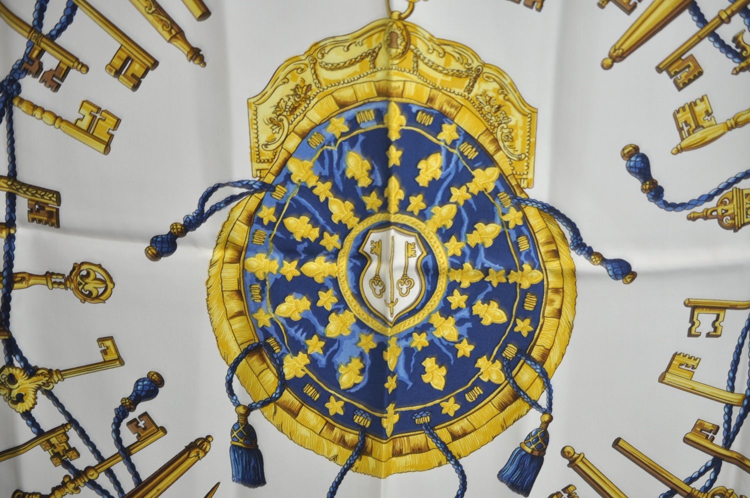 Authentic HERMES Carre 90 Scarf 