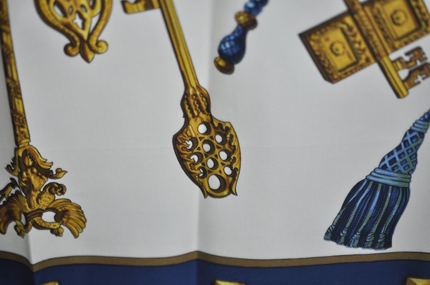 Authentic HERMES Carre 90 Scarf 