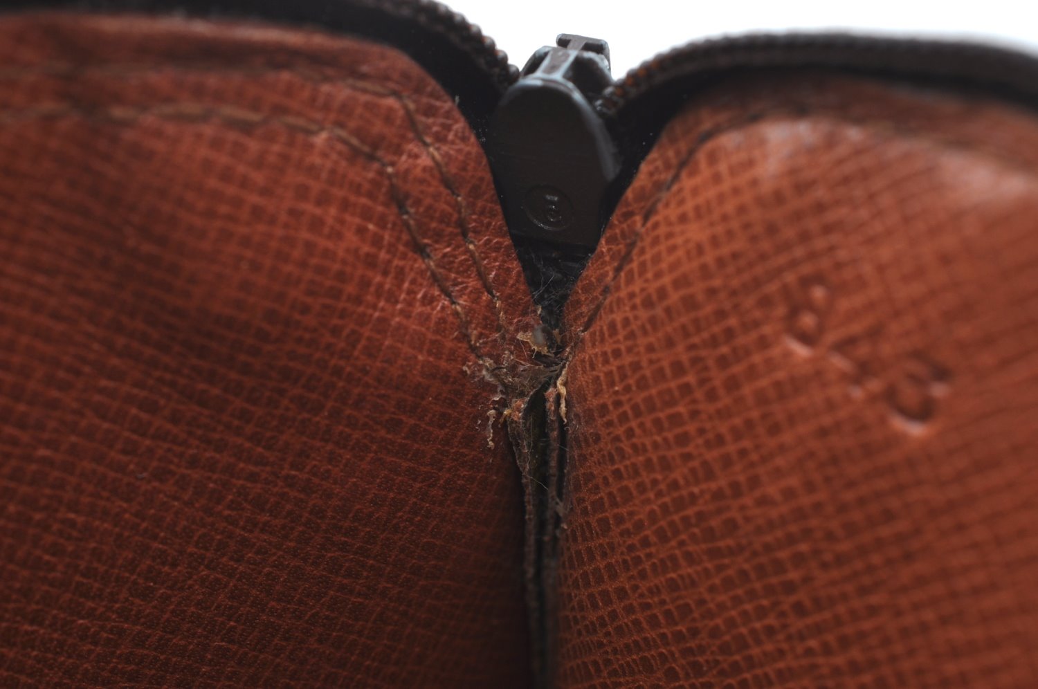 Authentic Louis Vuitton Monogram Pochette Secret M45484 Shoulder Bag Pouch K5835